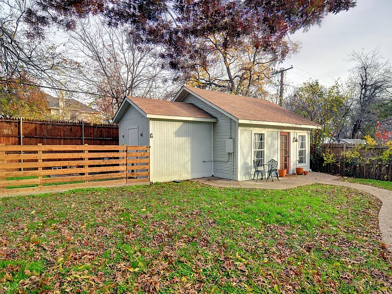 1707 Thomas Pl — Photo 17