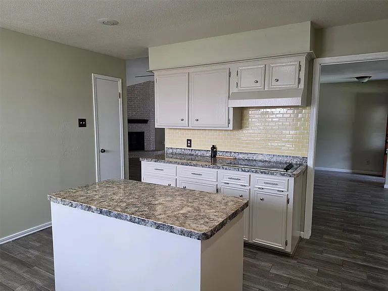 2304 Colleen Dr — Photo 7