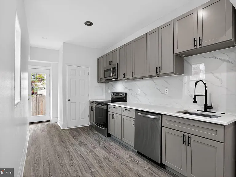 1302 N Dover St — Photo 22