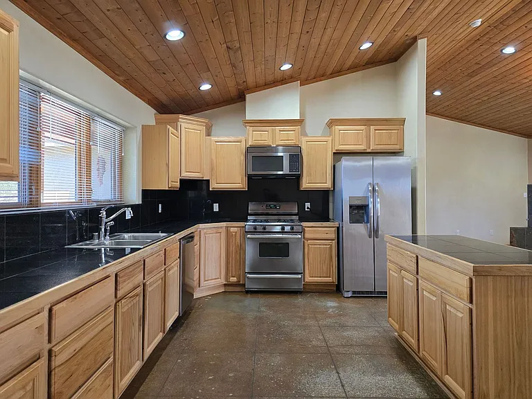 4 Alma Ct — Photo 7