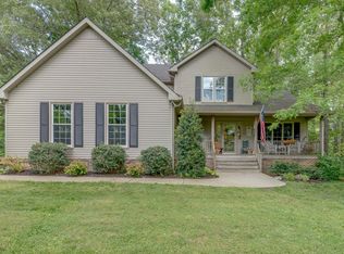 506 Old White Bluff Rd, Burns, TN 37029