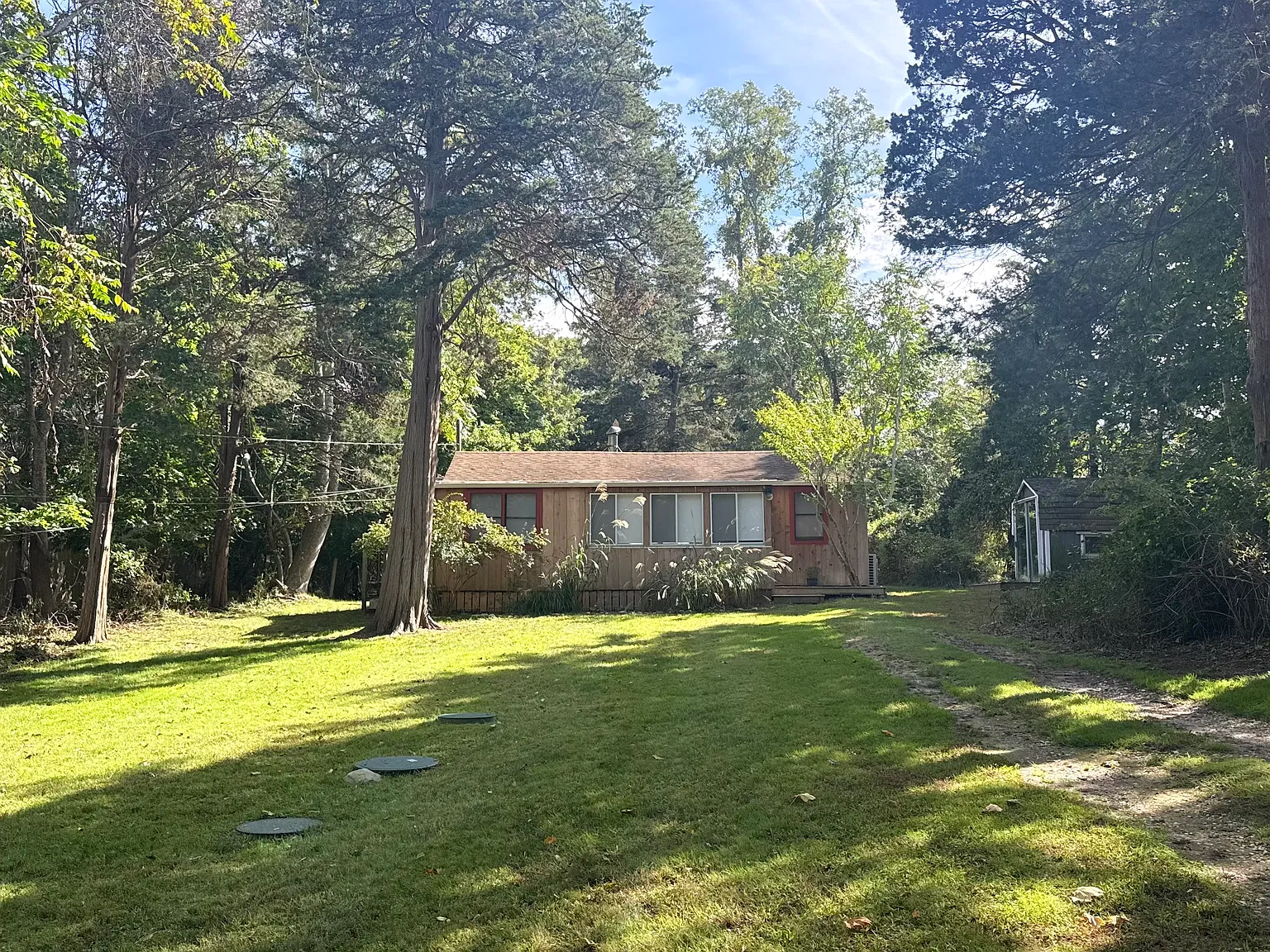 Sag Harbor Beach Cottage — Photo 1