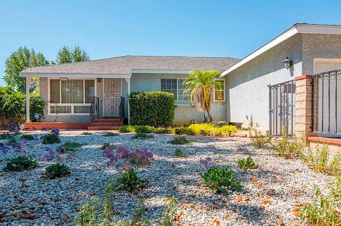 20557 Hart St — Photo 6