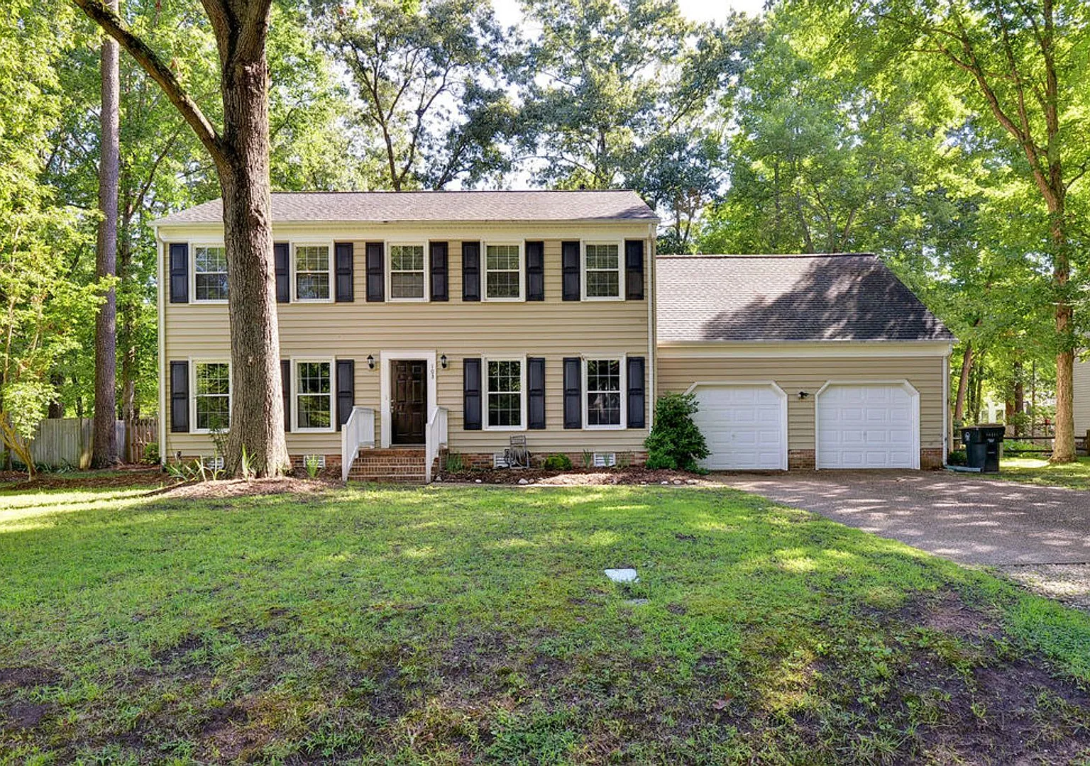 Renovated Colonial Home in Yorktown — Photo 1