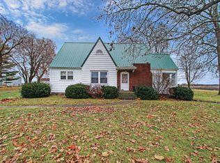 18154 N County Road 2400e, Oakland, IL 61943