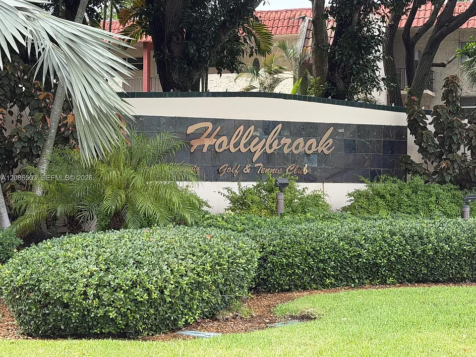 400 S Hollybrook Dr #306