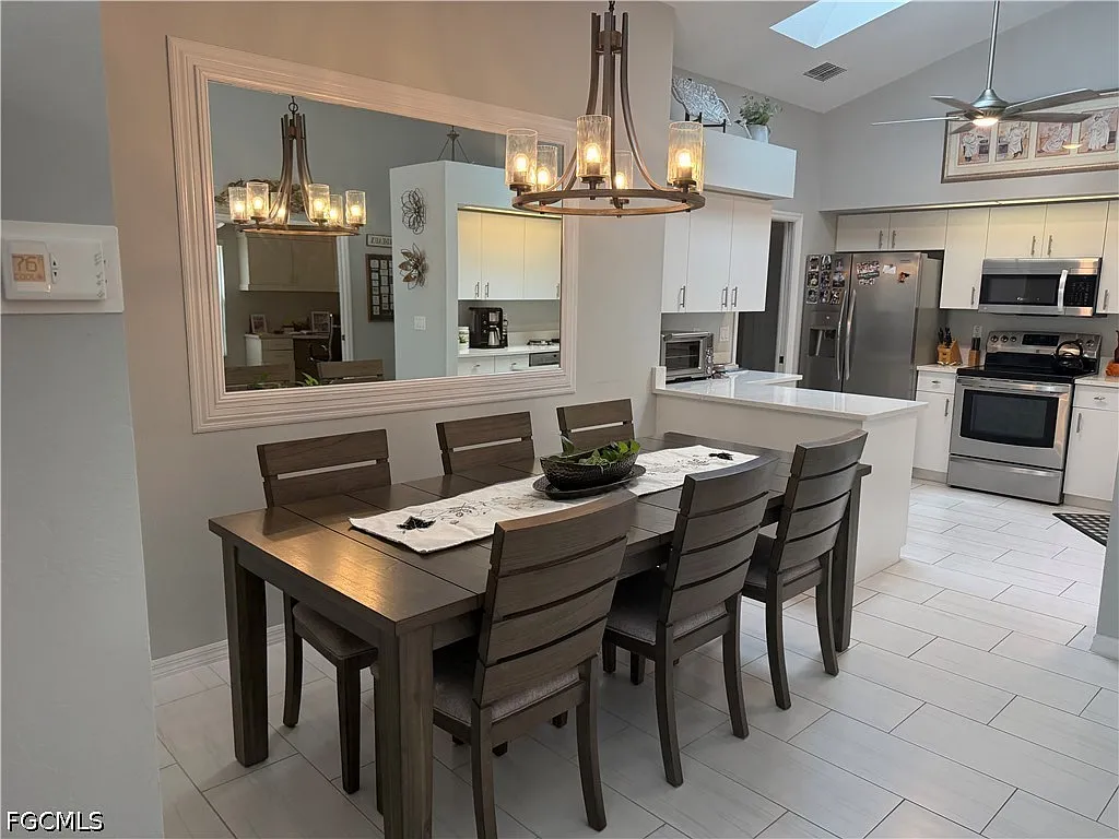 2 bed, 2.0 bath, 1513 sqft, $5,500 — Photo 4