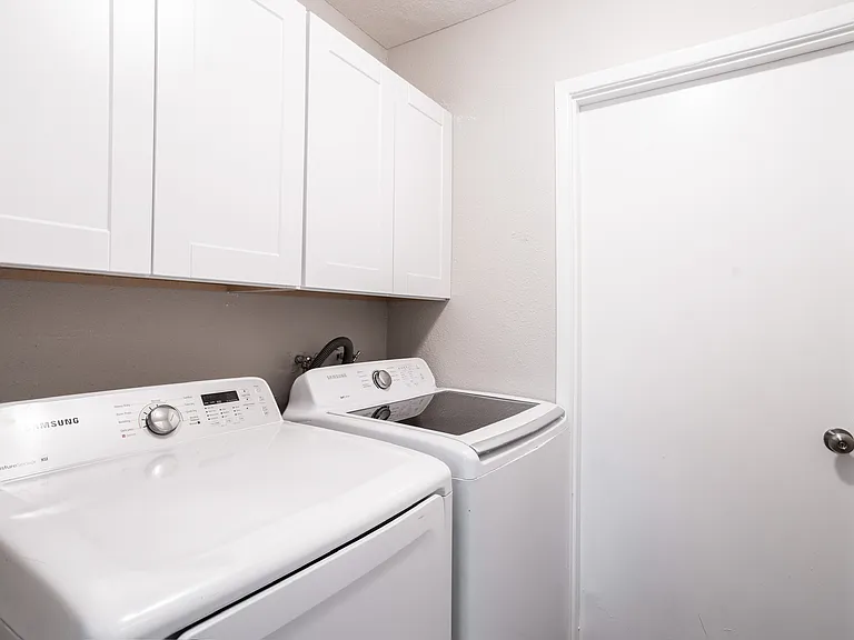 2044 E Hillery Dr — Photo 15