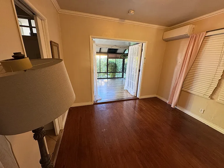 1033 W Micheltorena St — Photo 9
