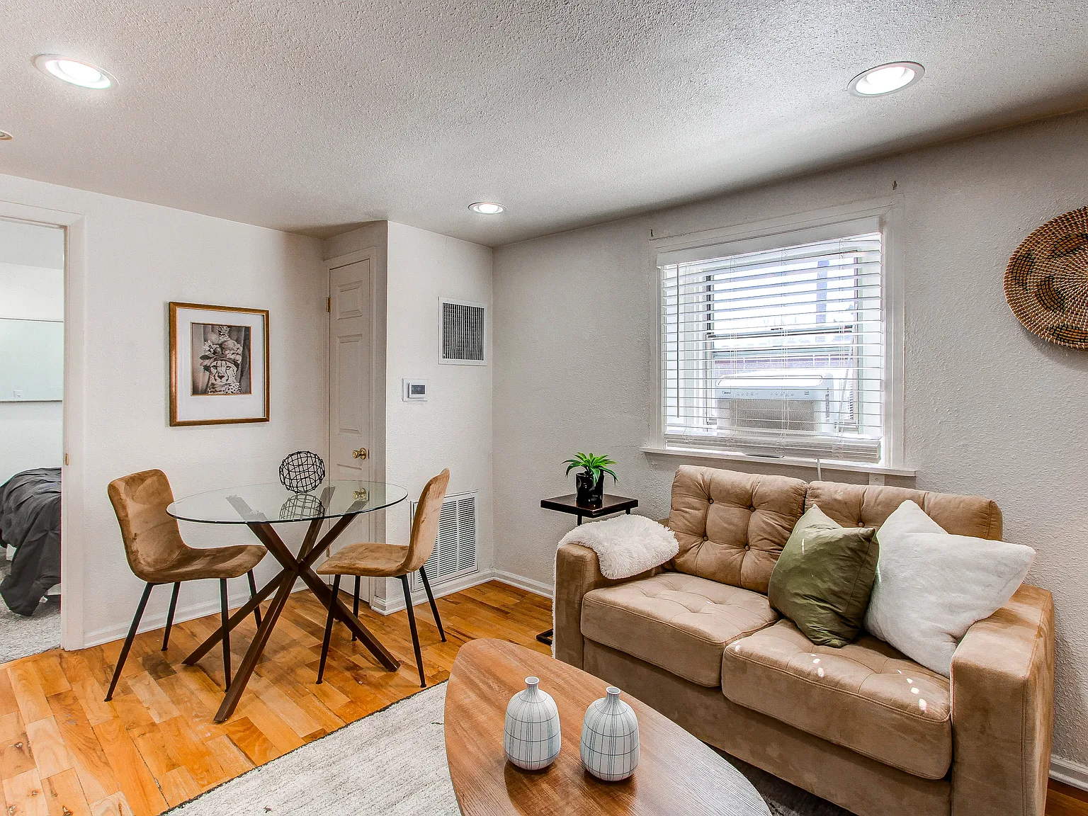 1 bed, 602 sqft, $1,300 — Photo 2