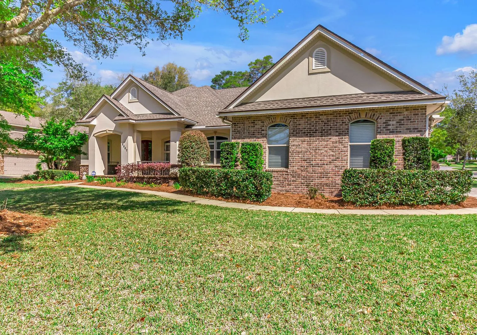 For Lease Elegant 4BR/3BA Executive Home in Swift Creek | 3,088 Sq Ft + Expansive Screened Lanai — Photo 4