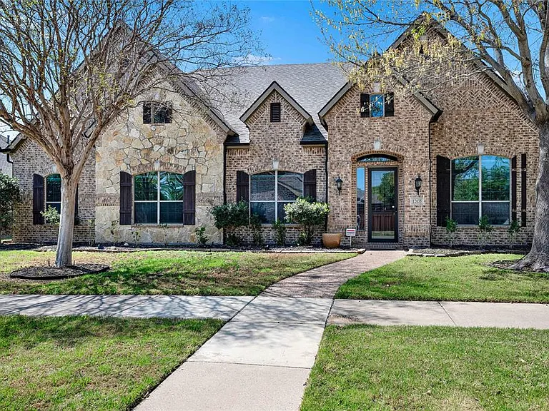 12035 Bryant Dr — Photo 2