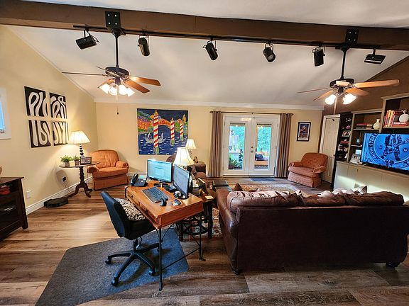 5th image of 1217 Karen Dr