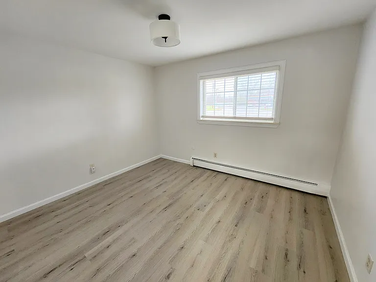14417 Pennsylvania Rd #9 — Photo 11