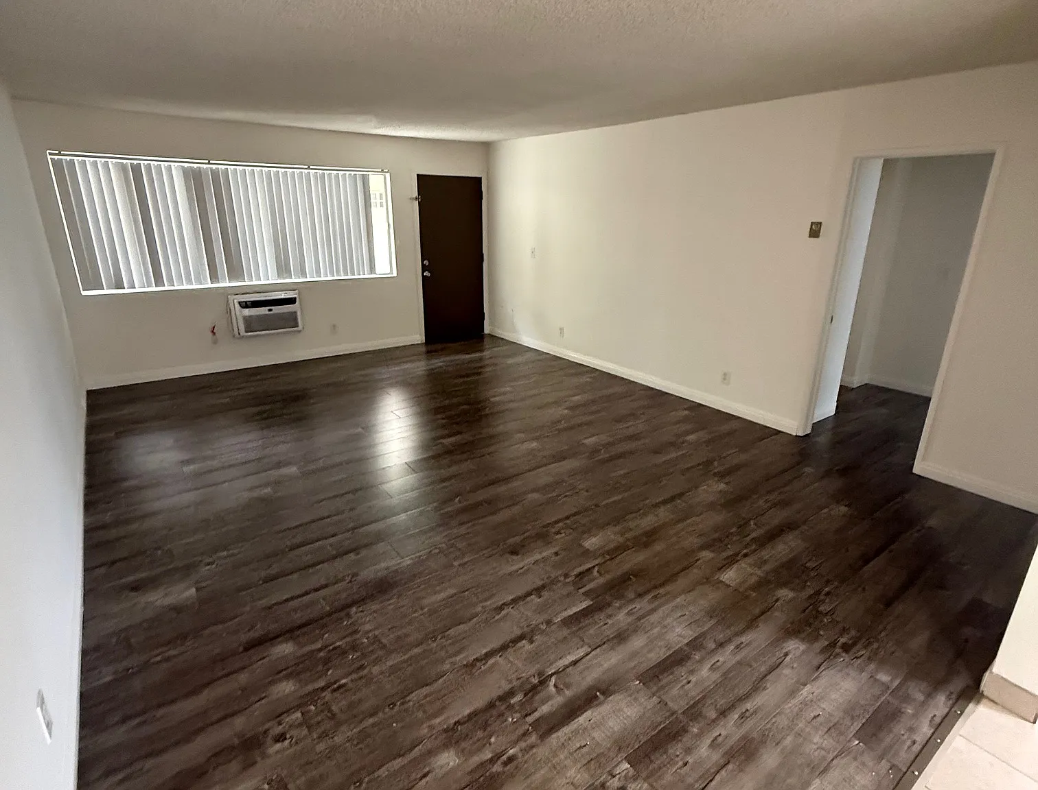 Royal Wyandotte Apartments — Photo 1