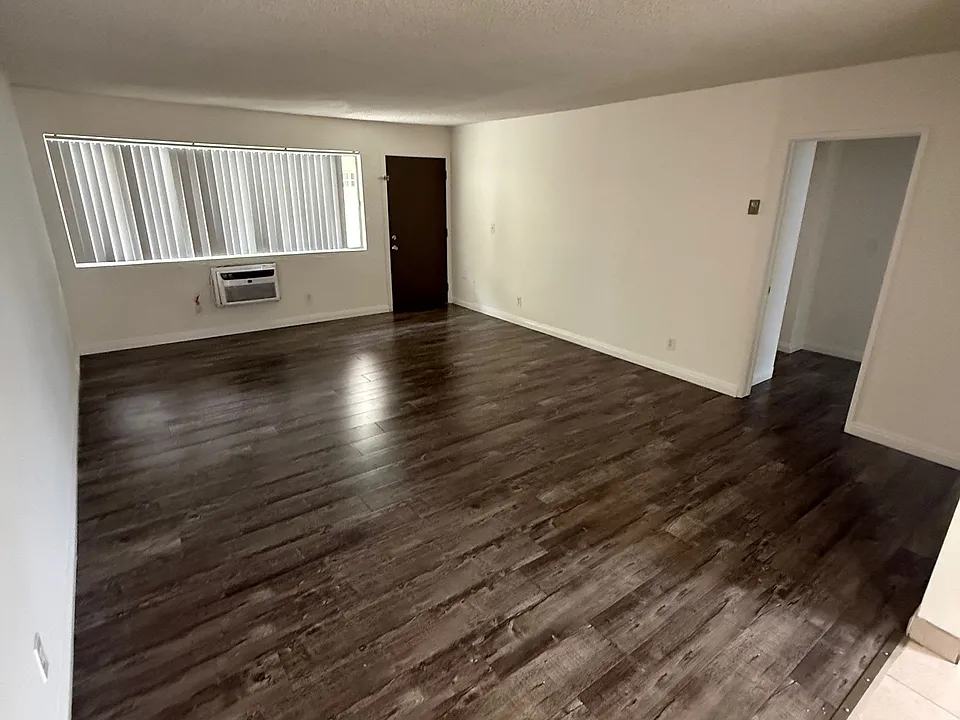 Royal Wyandotte Apartments