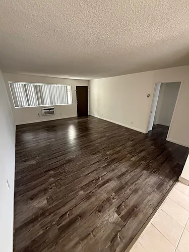 Royal Wyandotte Apartments Photo 1