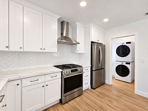 5th image of 237 Dimmick Ave