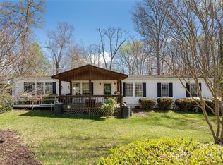 225 Leigh Anne Ln, Horse Shoe, NC 28742