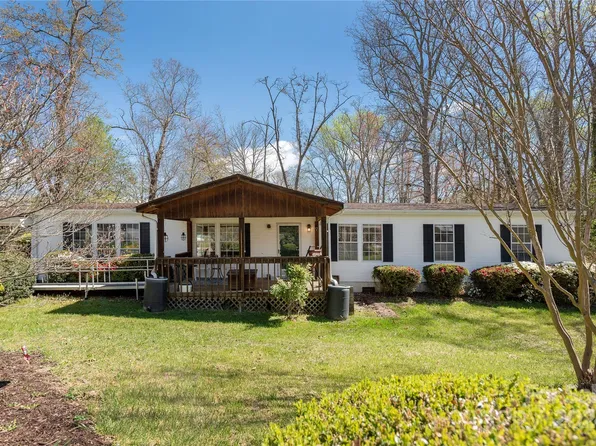 225 Leigh Anne Ln, Horse Shoe, NC 28742