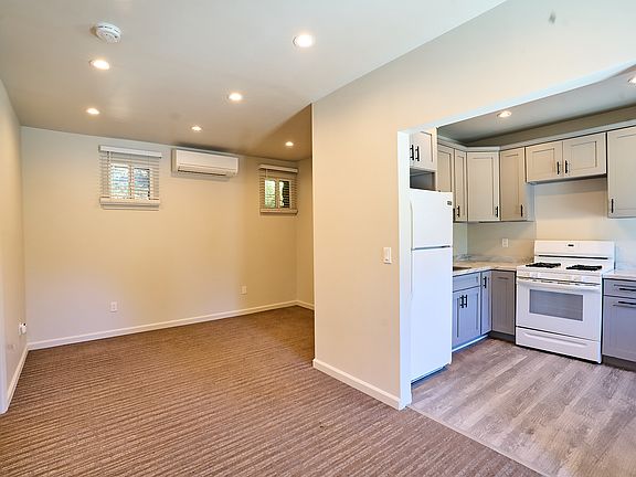 3rd image of 380 Loftyhill Dr #1