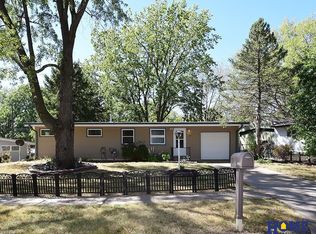 301 Prestwick Rd, Lincoln, NE 68505
