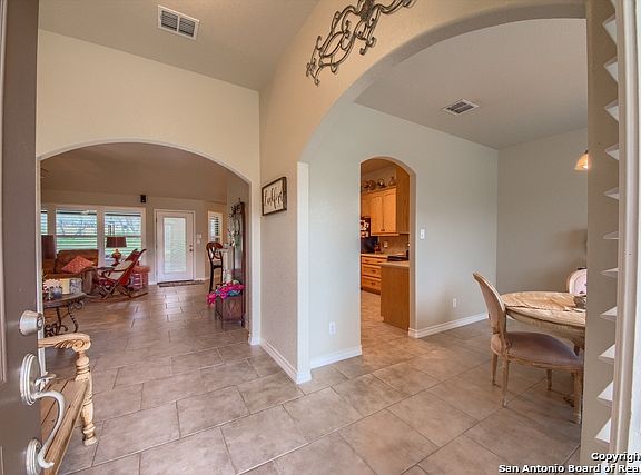 3rd image of 140 Diamond View Dr