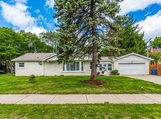 1084 E Algonquin Rd, Des Plaines, IL 60016