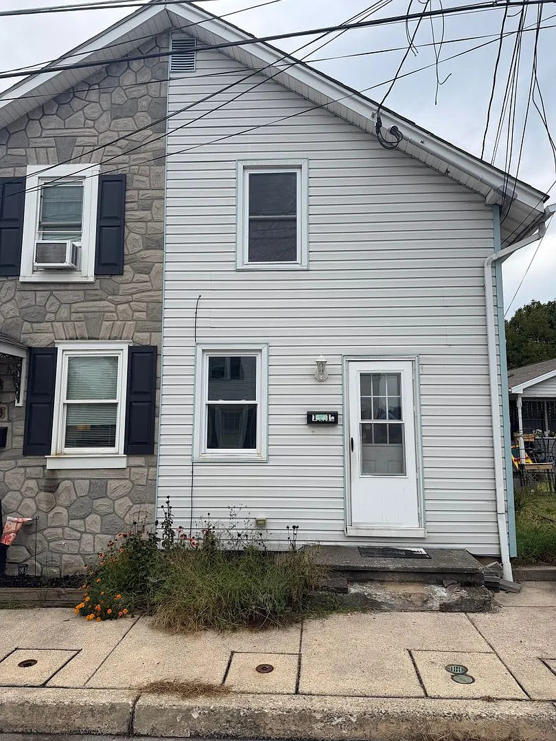 121 Cinder Street — Photo 1