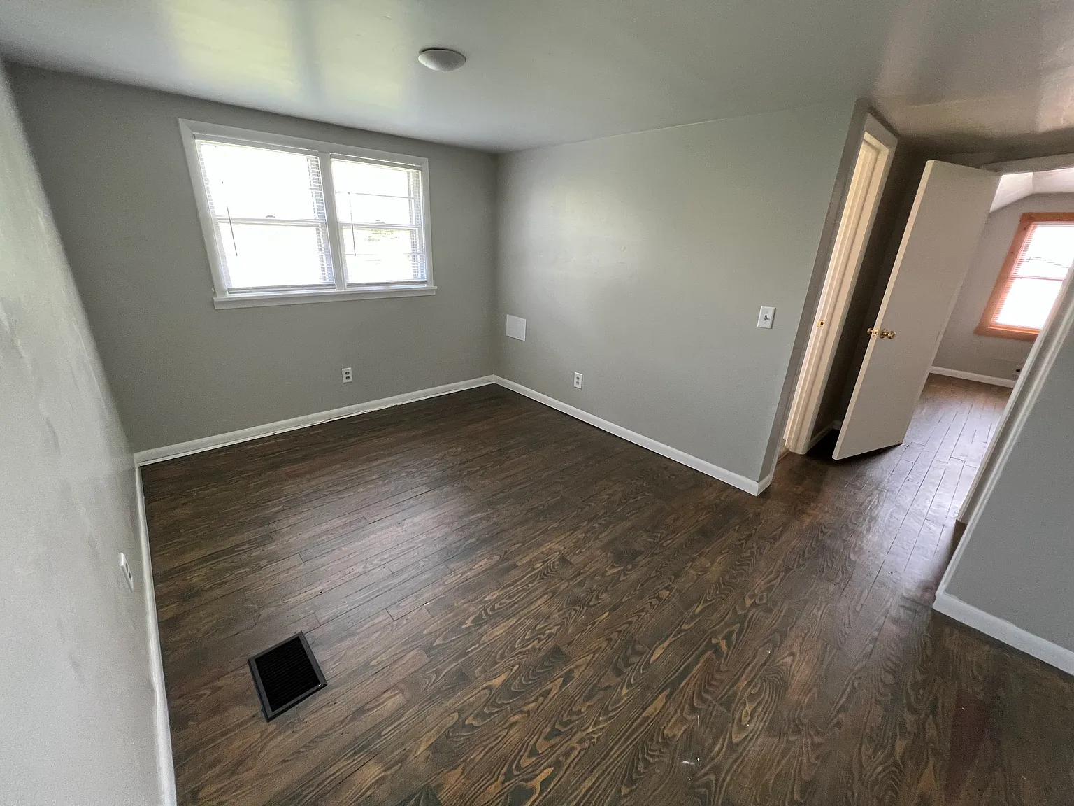 5 bed, 1544 sqft, $5,475 — Photo 4