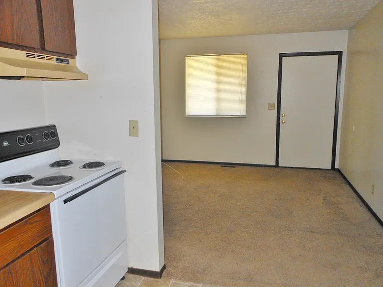 809 Patty Dr — Photo 3