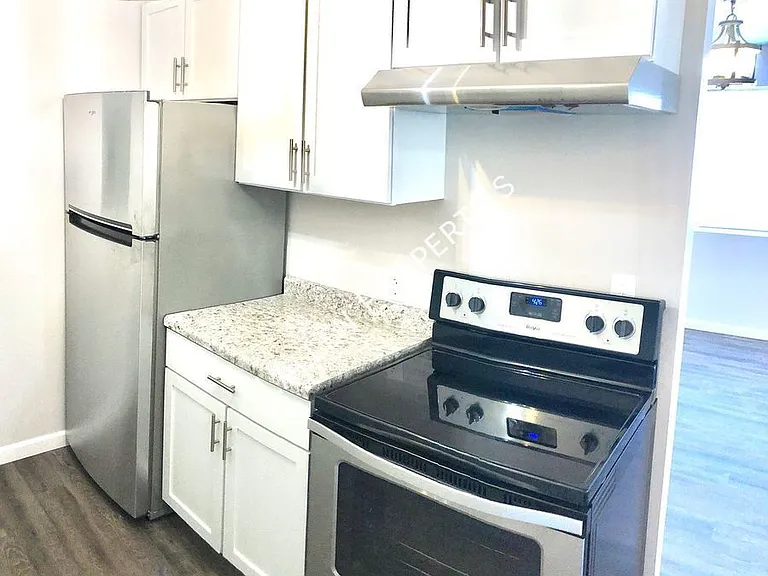 1806 Parker Cir #G — Photo 4