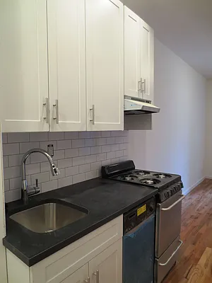 Rented by Waverly Realty Associates | media 2