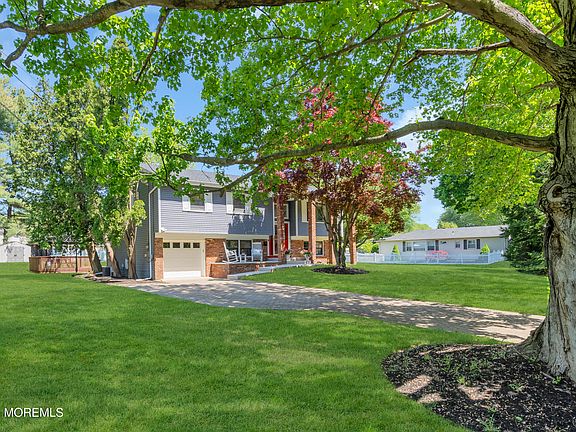2nd image of 93 Woodcrest Drive