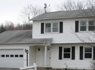 27 Albany St, Hoosick Falls, NY 12090