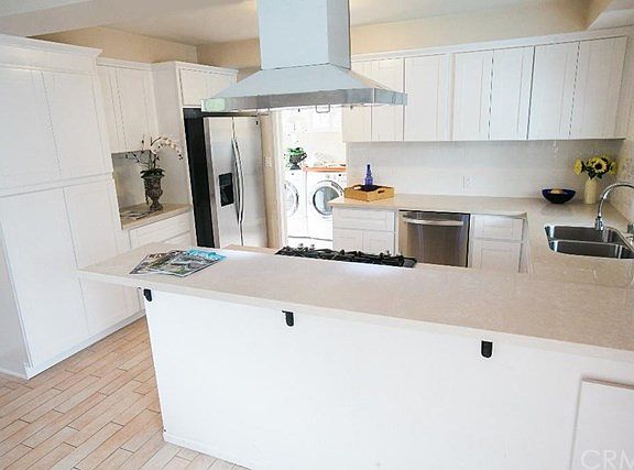 3rd image of 3333 Palos Verdes Dr N