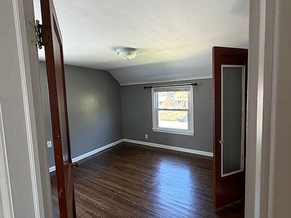 5th image of 87 Hollywood Ave #2