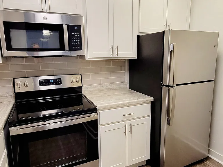 Lisle Station Apartments — Photo 6