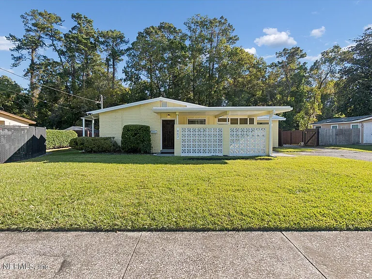 863 Westgate Dr — Photo 1