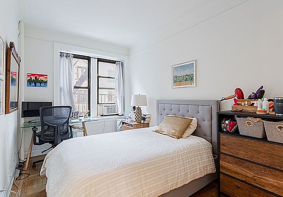 3rd image of 199 Bleecker St APT 4