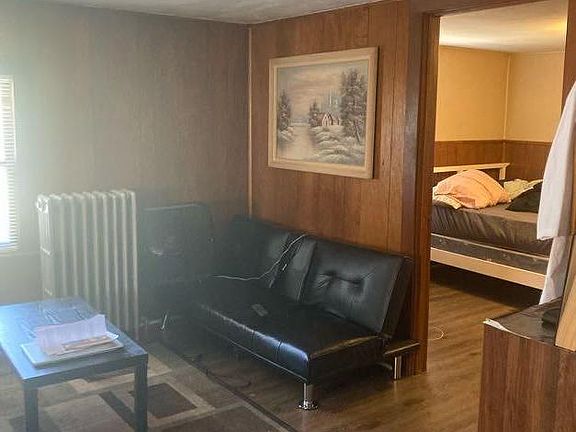 4th image of 301 E Eleanor St #2