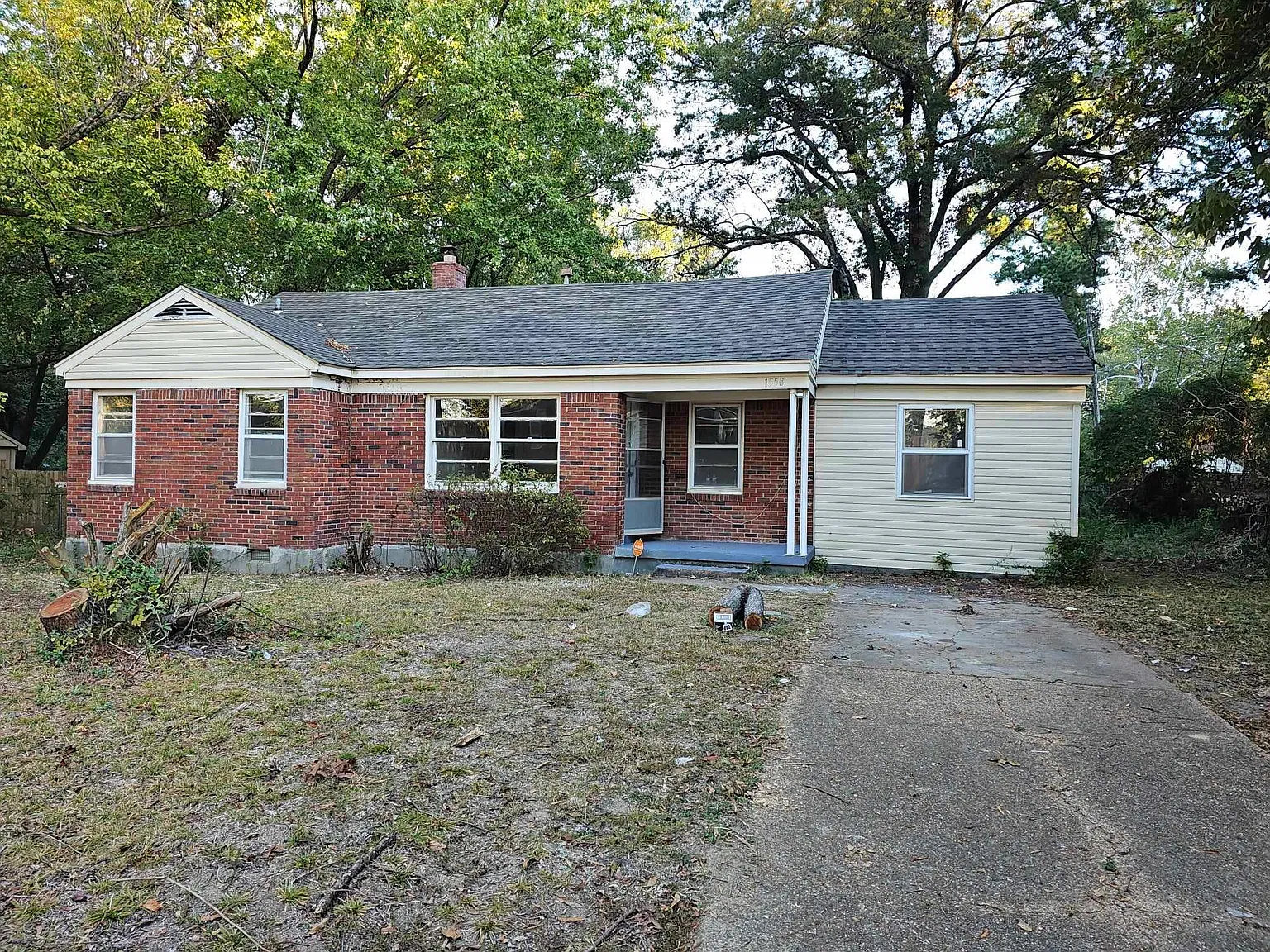 3 bed, 1319 sqft, $1,055 — Photo 2