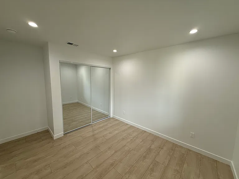 16918 Bassett St #16916 — Photo 9