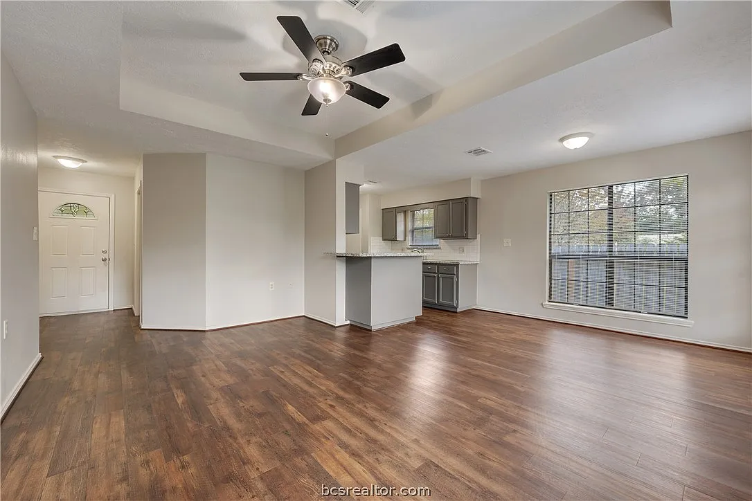 3 bed, 1199 sqft, $1,750 — Photo 1