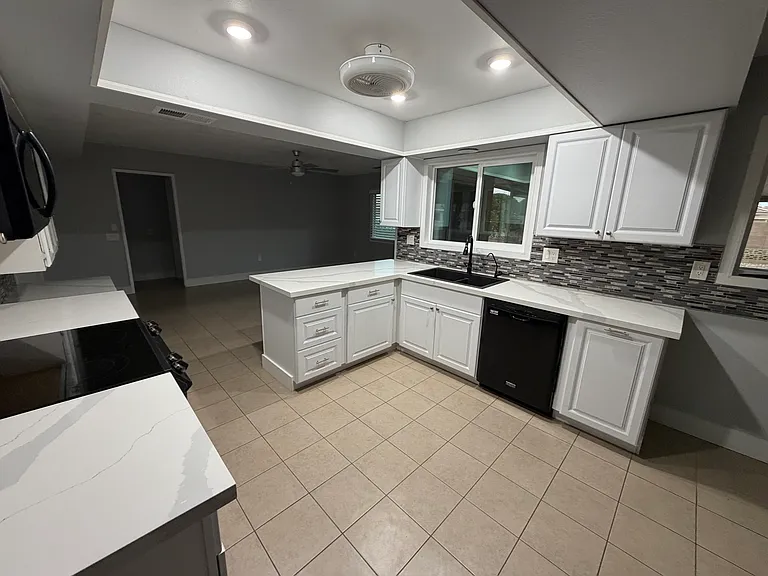 10510 W Willowcreek Cir — Photo 4