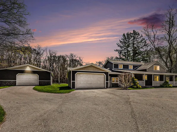 9593 Oriole Dr, Coopersville, MI 49404