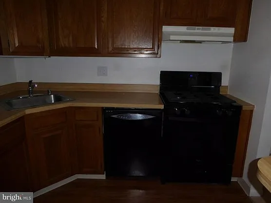 1427 Northgate Sq #12 — Photo 10