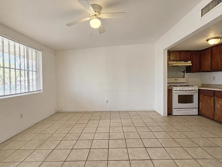 1649 S 7th Ave #B — Photo 2