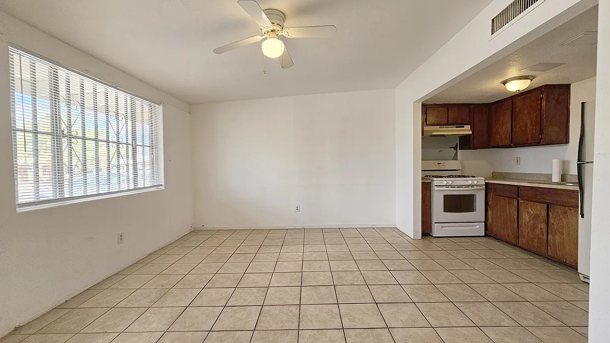 Building Photo - 1649 S 7th Ave #B