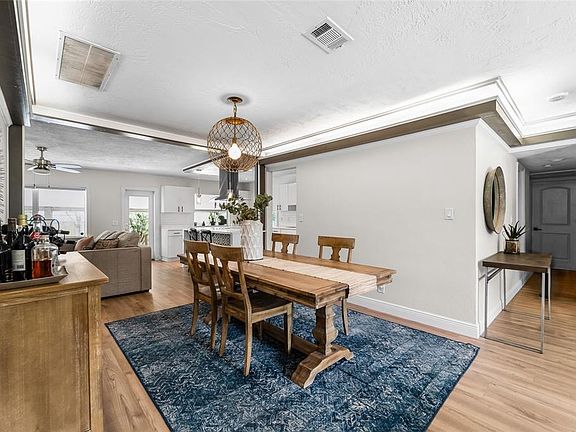 5th image of 1502 W Meadowbrook Ave